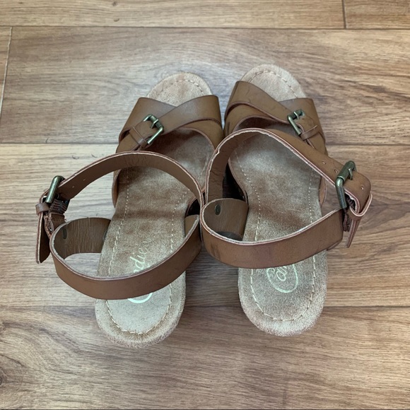 Candies Tan Faux Leather Platforms Sandals - Picture 6 of 10